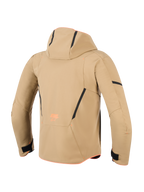 Alpinestars Aeroshell Waterproof Jacke, Rückansicht, Dunkles Khaki mit schwarzen und neon-orangenen Akzenten, mit Kapuze, schwarzen Kontrastlinien und orangefarbenem Branding, sportlicher Softshell-Motorrad-Hoodie
