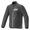 Alpinestars AMT Storm Gear Drystar XF Jacke, Schwarz, wasserdichte und atmungsaktive Motorradjacke, hoher Kragen, diagonale Brusttasche mit Reißverschluss und roter Zuglasche, weißes AMT-Logo auf der Brust