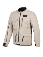 Alpinestars Borrego Drystar® Jacke, Motorradjacke, Warm Gray, Vorderansicht mit mehreren Cargo-Taschen, schwarze Reißverschlüsse mit braunen Laschen, gewachste Canvas-Optik, schwarzer Logo-Patch auf der Brust