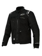 Alpinestars Cusco Drystar® Jacke, schwarze Motorradjacke für Adventure-Touring, technische Textilkonstruktion mit mehreren Belüftungsreißverschlüssen, weißes Alpinestars-Logo auf Brust und Schultern, All-Terra-Branding und reflektierende Details