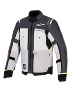 Alpinestars Cusco Drystar® Jacke, Motorrad-Adventure-Jacke, Ice Gray, Mid Gray und Deep Gray, Vorderansicht mit mehrteiliger Textilkonstruktion, Belüftungsöffnungen mit Reißverschluss an der Brust und Alpinestars-Branding auf Brust und Schultern