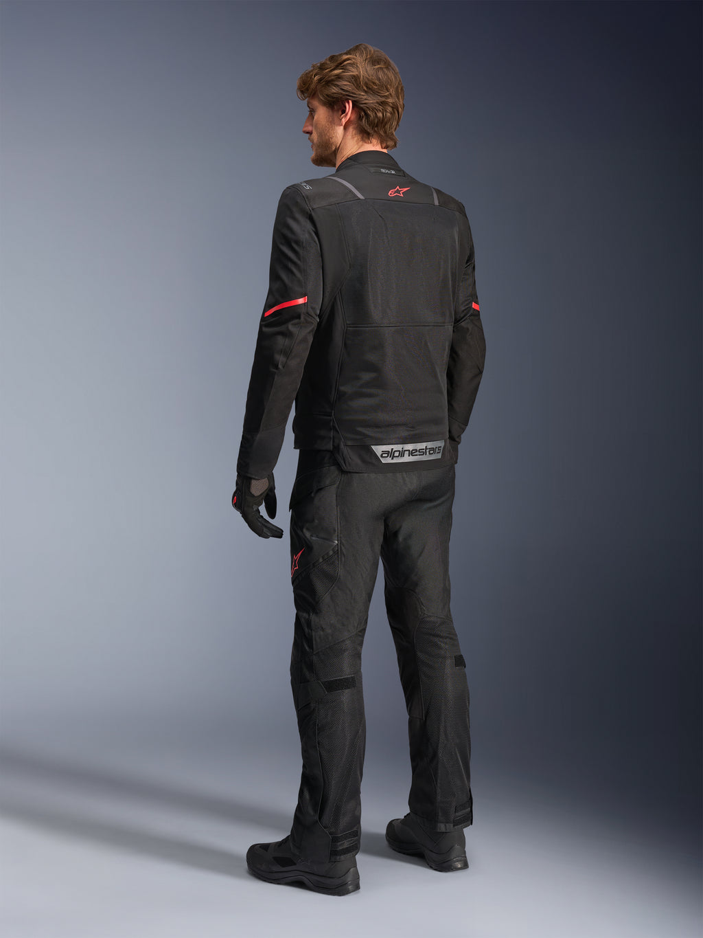 Alpinestars ST-2 Air Jacke, Adventure-Touring-Motorradjacke, Herren, Schwarz, Mesh-Paneele, rotes Stern-Logo, Rückansicht.