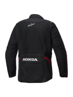 Alpinestars Honda ST-1 wasserdichte Jacke, Rückansicht, schwarzes Textil, mit weißem Alpinestars-Sternlogo auf dem oberen Rücken und Honda-Branding auf der hinteren Cargotasche, rote Akzente an den Seiten, strapazierfähige Touring-Motorradjacke
