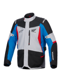 Alpinestars Honda ST-1 wasserdichte Jacke, Motorrad-Tourenjacke, Eisgrau, Schwarz und Blau mit roten Akzenten, Honda- und Alpinestars-Logos, Vorderansicht mit Reißverschluss-Brusttasche und Cargotaschen, wetterfestes Adventure-Touring-Design