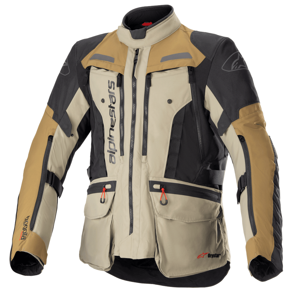 Alpinestars Bogota Pro Drystar Jacke, Motorrad-Adventure-Tourenjacke, Beige, Schwarz und Tan, wasserdichte Textilkonstruktion, mehrere Taschen mit roten Zuglaschen, verstärkte Schutzbereiche und hohes Kragendesign