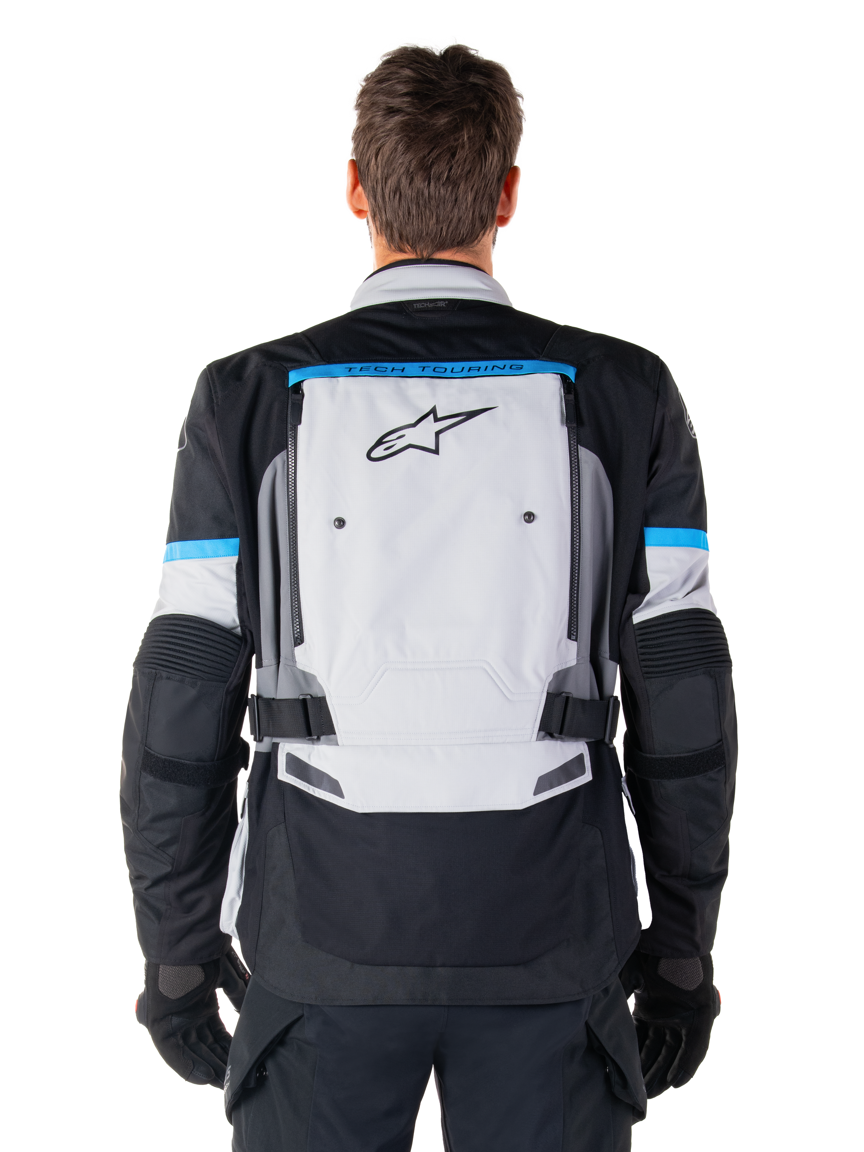 Alpinestars Bogota' Pro Drystar® Jacke, Adventure-Motorradjacke, Eisgrau, Schwarz und Cyan, Rückansicht mit einem großen hellgrauen Panel mit schwarzem Stern-Logo, cyanfarbenen Akzenten mit Tech-Touring-Branding und verstellbaren Taillengurten