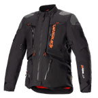 Alpinestars AMT-10R Drystar XF Jacke, Schwarz und Orange, Motorrad-Adventure-Touring-Jacke, graue Schulterpatches, mehrere Reißverschlüsse mit orangen Laschen, verstellbare Riemen, rotes Innenfutter, technische Schutzausrüstung