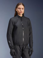 Alpinestars Stella Andes Air Drystar® Jacke, Damen-Motorradjacke, Schwarz, mit herausnehmbarer wasserdichter Membranschicht, durchgehendem Frontreißverschluss und Drystar-Logo auf dem Ärmel, getragen mit passender schwarzer Motorradhose und Handschuhen