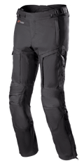 Alpinestars Bogota Pro Drystar 3 Seasons Hose, schwarze Motorrad-Tourenhose, mit Belüftungsreißverschlüssen an den Oberschenkeln, Akkordeon-Stretcheinsätzen an den Knien, verstellbaren Taillenriemen und strapazierfähigem Textilgewebe mit Drystar-Branding.