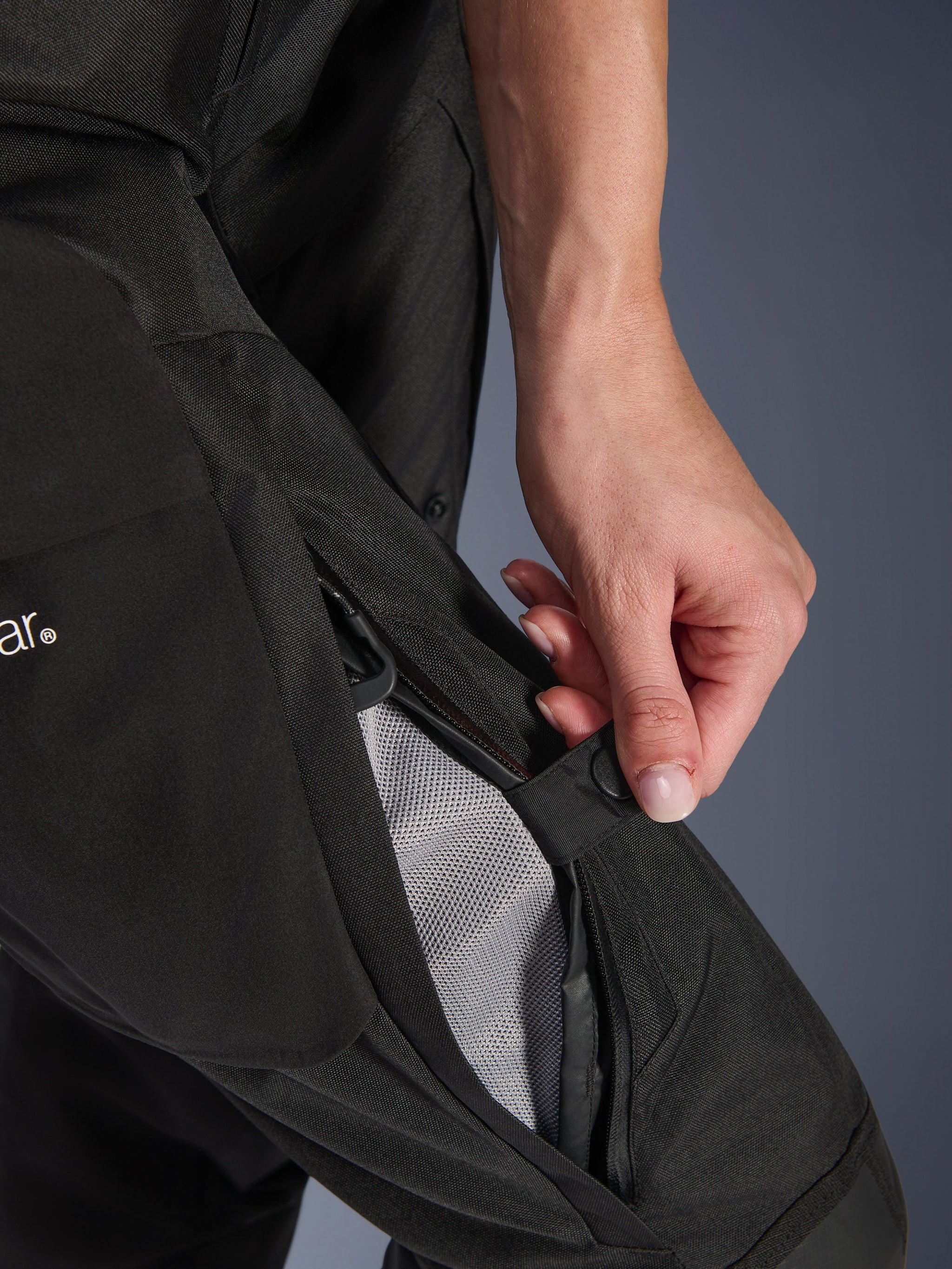 Woman Stella Andes V4 Drystar® Hose