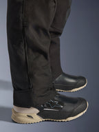 Alpinestars Stella Andes V4 Drystar® Hose, schwarzes Unterschenkel-Detail mit vertikalem Seitenreißverschluss zur Stiefelanpassung, strapazierfähiges Textilgewebe, Adventure-Motorradbekleidung für Damen