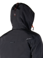 Alpinestars Mootant Wasserdichter Parka, Motorradjacke, Spicy Orange und Schwarz, mit modularem 4-Jahreszeiten-Design, abnehmbarer Kapuze, utilitaristischem Militärstil und wasserdichter Textilkonstruktion für Fahrten bei jedem Wetter.