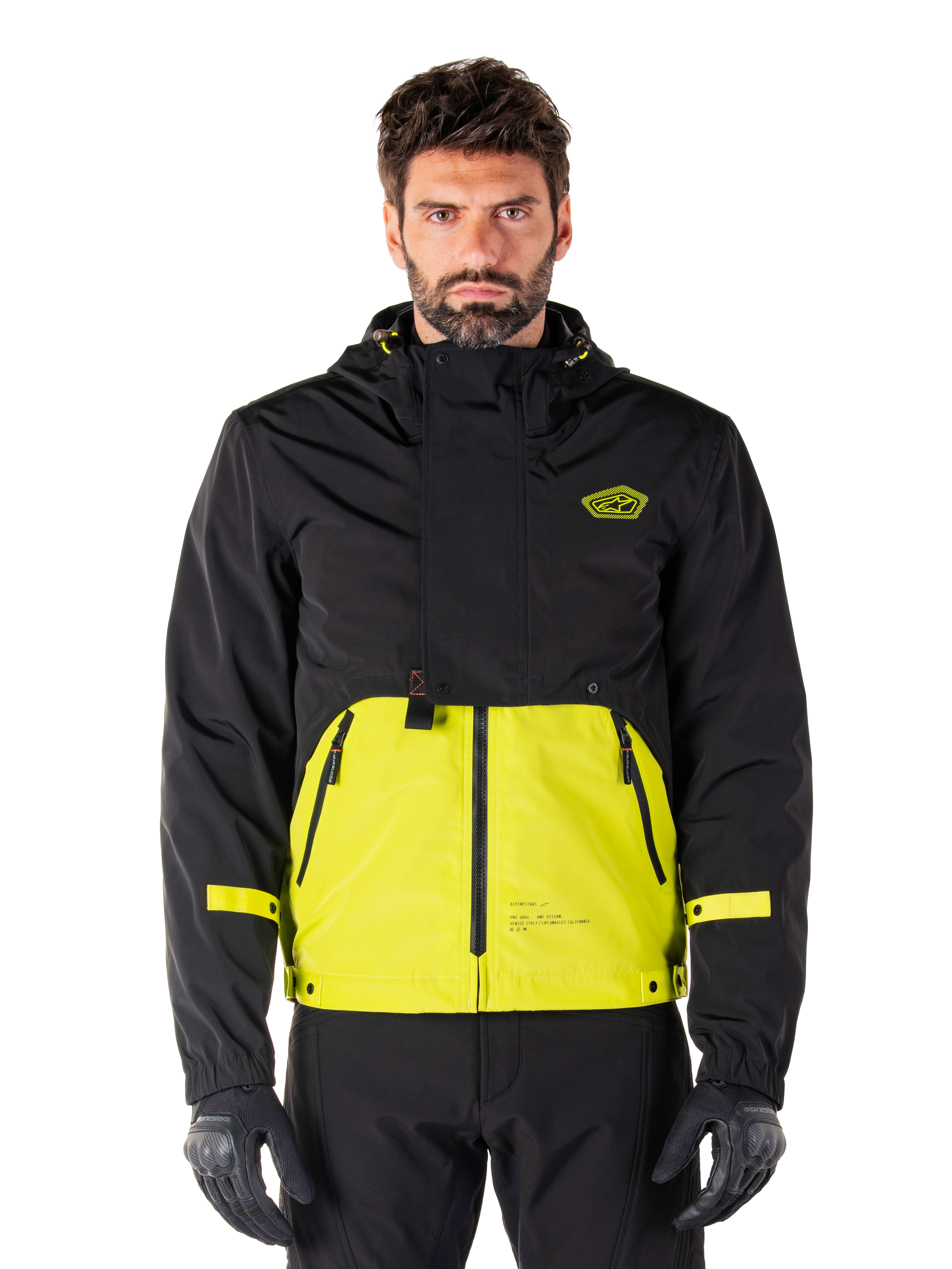 Alpinestars Mootant Waterproof Parka, Motorrad-Tourenjacke, Lime Punch und Schwarz, zweifarbiges Design mit Kapuze, leuchtgelber unterer Rumpf und schwarzer Oberkörper, gelbe Ärmelriemen, Logo auf der Brust, technischer modularer Stil