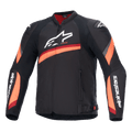 Alpinestars T-GP Plus R V4 Jacke, schwarze Motorradjacke mit roten und neon-orangefarbenen Streifen, großes weißes Logo auf der Brust, sportliches Textildesign mit rotem Kragenfutter und Ärmeln mit Markenschriftzug, Hochleistungs-Sportausrüstung