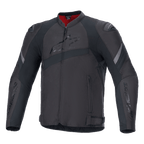 Alpinestars T-GP Plus R V4 Jacke, schwarze Textil-Motorradjacke, geprägtes Alpinestars-Brustlogo, graue reflektierende Streifen, rotes Innenfutter am Kragen, Sport-Passform mit gepolsterten Schultern und Ellbogen, Design im Rennsport-Stil