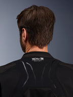 Alpinestars SMX Air Jacke, Detail des hinteren Nackenbereichs, schwarzes Textil mit weißem TECH-AIR READY-Logo, zeigt belüftete Mesh-Konstruktion und Airbag-System-Kompatibilität.