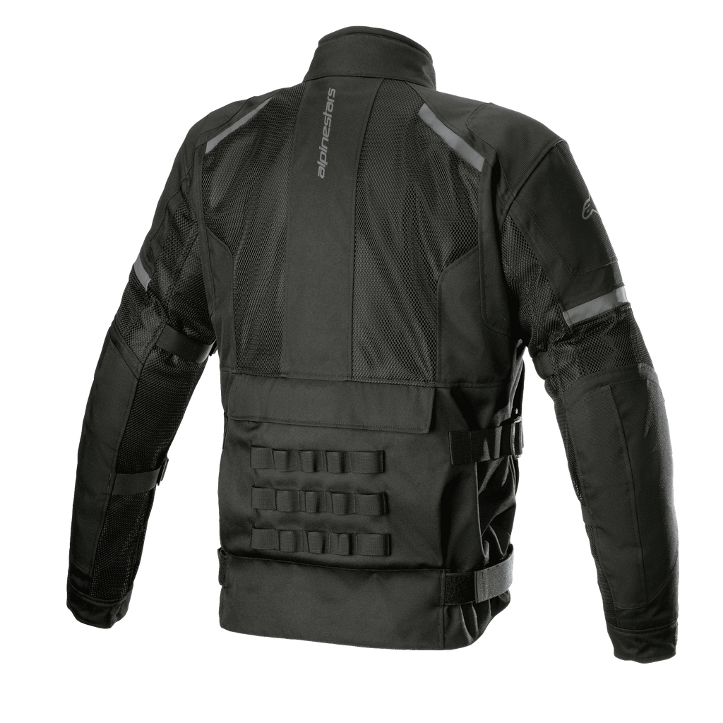 Alpinestars Crosshill Air Wasserdichte Jacke, Schwarz, Rückansicht mit großen Tech-Mesh-Einsätzen, vertikalem Alpinestars-Logo, modularem PALS-Verbindungssystem am unteren Rücken und verstellbaren Taillengurten, strapazierfähige Motorrad-Tourenbekleidung