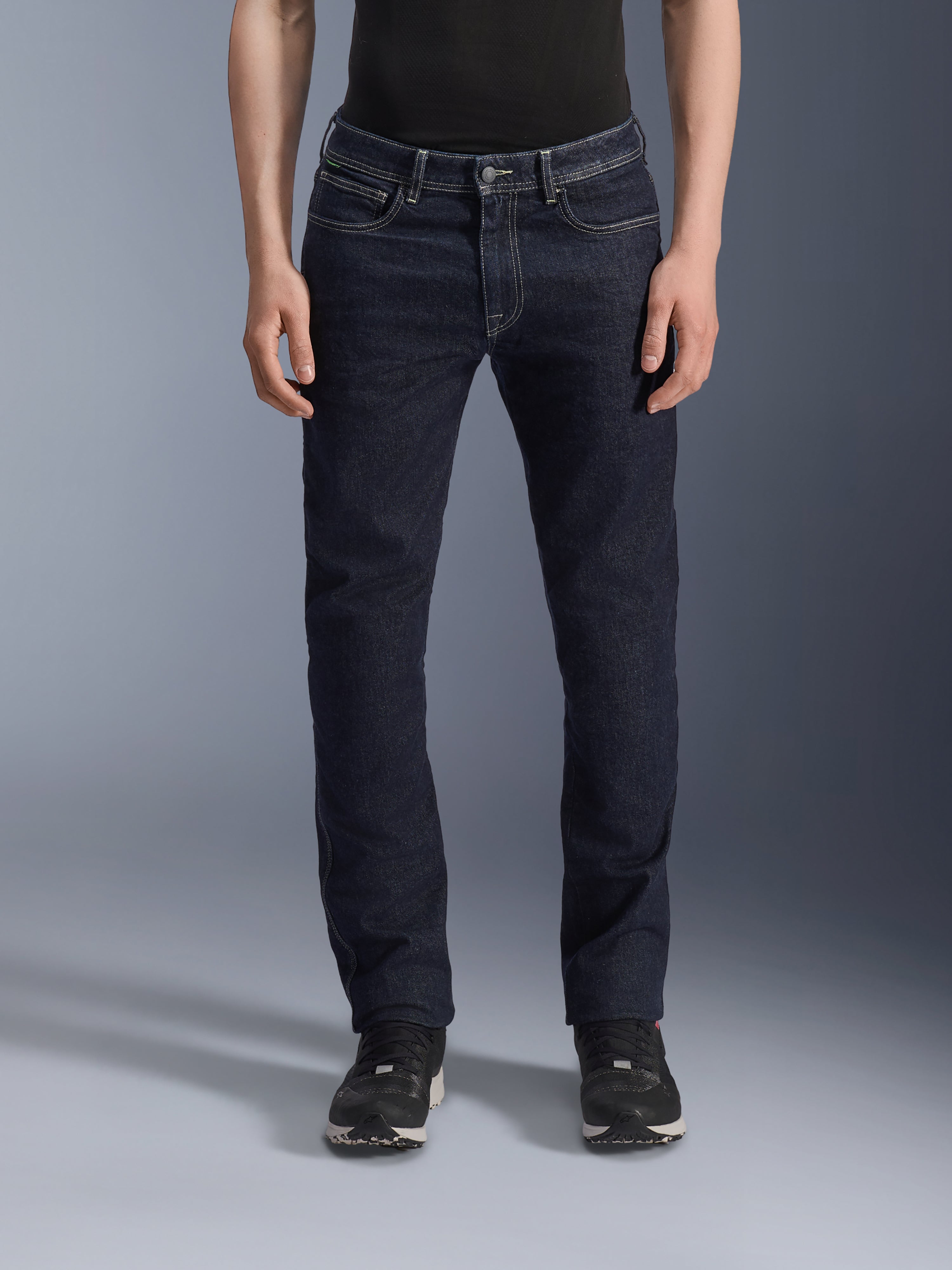 Alpinestars Copper V3 Denim-Hose, Motorrad-Jeans, Rinse Blue, reguläre Komfort-Passform mit geradem Bein, mit sichtbaren weißen Kontrastnähten und Taschen, lässiger urbaner Fahrstil