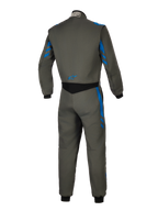 Alpinestars GP Race V3 Suit FIA, Auto-Rennanzug, Anthrazit-Blau, Rückansicht mit grauer Textilkonstruktion und blauen Streifen-Akzenten, schwarzer Stretch-Einsatz am unteren Rücken, kleines blaues Logo, professionelle Motorsport-Sicherheitsausrüstung