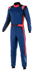Alpinestars GP Pro Comp V2 FIA Rennanzug, professioneller einteiliger Auto-Rennanzug, Navyblau mit roten und schwarzen Akzenten, rote Schulterklappen, hoher Kragen und roter Streifen am Bein, Motorsport-Schutzausrüstung