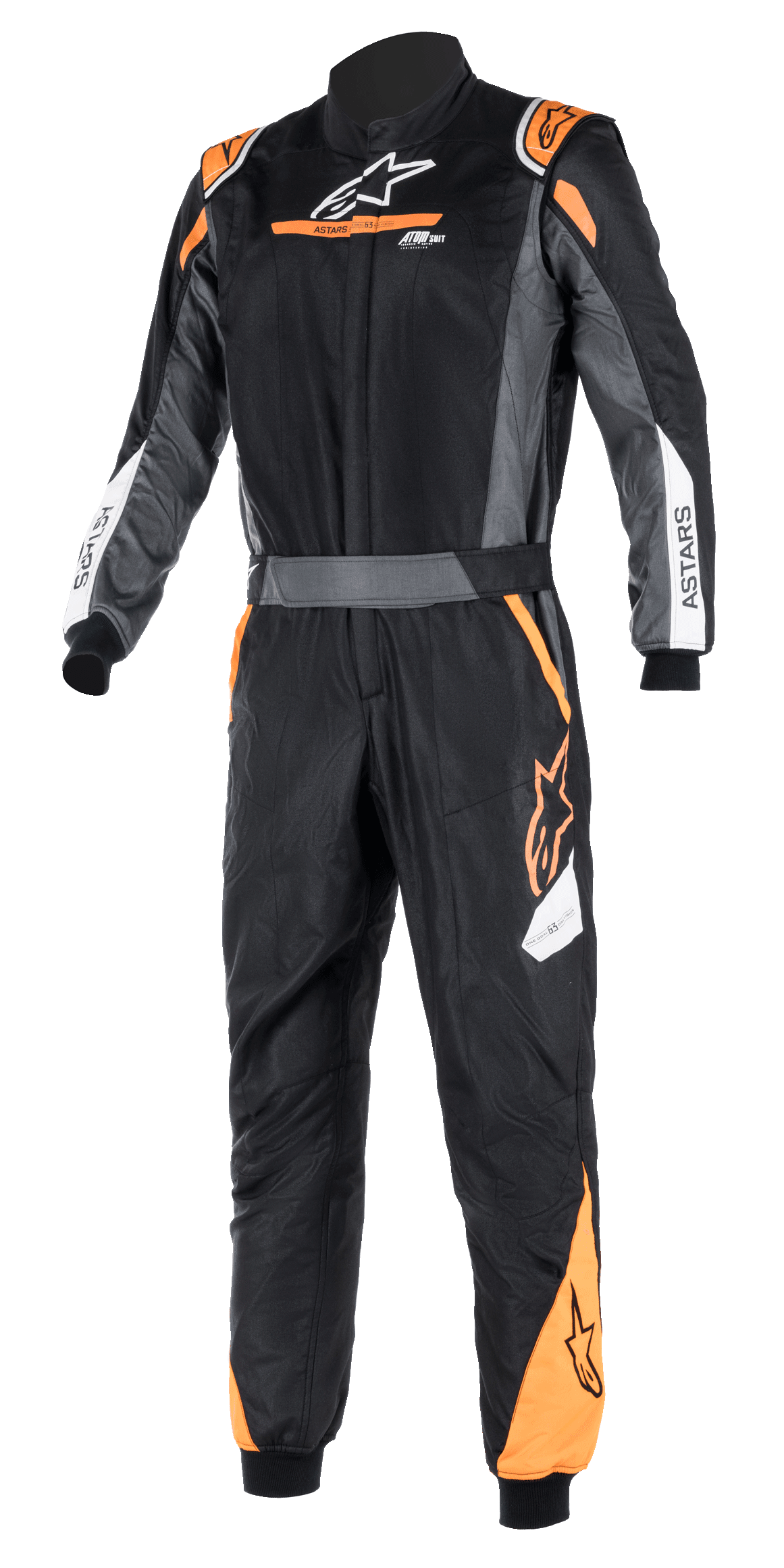 Alpinestars Atom FIA Graphic Suit, einteiliger FIA-zertifizierter Auto-Rennanzug, Schwarz und Anthrazit mit Akzenten in Orange Fluo, hoher Kragen, ASTARS-Branding an den Ärmeln, professionelle Motorsport- und Rennstreckenausrüstung