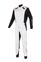 Alpinestars KMX-5 V3 Anzug, Karting-Anzug, Weiß, Schwarz und Hellrot, Vorderansicht, mit weißem Brustbereich und Beinen sowie schwarzen Ärmeln und Seiteneinsätzen, rote Stern-Logos auf den Schultern und am Unterschenkel, professionelles Renndesign für den Kartsport.