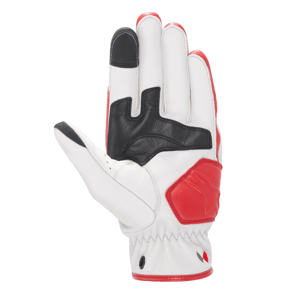 Alpinestars Dyno Lederhandschuhe, Motorrad-Lederhandschuhe, Ecru und Rubinrot, Ansicht der Handfläche mit schwarzen Lederverstärkungen, rote gepolsterte Aufprallzone, Touchscreen-kompatible Fingerspitzen an Zeigefinger und Daumen, strapazierfähige Ziegenlederkonstruktion für den urbanen Einsatz