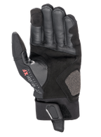 Alpinestars Hyde XT Drystar® XF Handschuhe, Motorradhandschuhe, Schwarz, Handflächenansicht mit verstärktem Kunstwildleder und Lederstruktur, Drystar XF Extra Flow Logo auf dem Daumen, mittellange Manschette mit sicherem Handgelenkverschluss, Adventure-Touring-Design