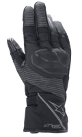 Alpinestars Stella Andes V3 Drystar Damen-Handschuhe, Schwarz Anthrazit, Rückhandansicht mit integriertem Knöchelschutz, reflektierende Ripstop-Einsätze, Alpinestars-Logo und Drystar Performance Branding an der Manschette, Adventure-Touring-Motorradausrüstung