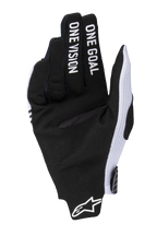 Alpinestars 2025 Radar Pro Handschuhe, Motocross-Handschuhe, Weiß und Schwarz, Handflächenansicht mit schwarzem synthetischem Wildleder, „ONE GOAL ONE VISION“-Schriftzug auf den Fingern, weißen Mesh-Seitenpaneelen und Alpinestars-Logo am Handgelenk.