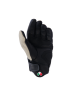Alpinestars Mustang V3 Lederhandschuhe, Handflächenansicht, Aluminum Black, schwarzes Ziegenleder mit perforiertem hellgrauem Daumenbereich, verstärkte Handflächen- und Daumenzonen, kurzes Bündchen mit Klettverschluss, Heritage-inspirierte urbane Motorradhandschuhe