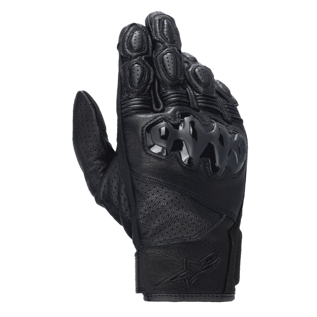 Alpinestars Celer V3 Handschuhe, kurze Motorradhandschuhe aus Leder, Schwarz, mit hartem PU-Knöchelschutz und perforierten Ledereinsätzen, konzipiert für Straßen- und Stadtfahrten mit geprägtem Logo