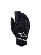 Alpinestars Manti Air Handschuhe, Motorradhandschuhe, Schwarz, mit atmungsaktivem Mesh und strukturiertem Waben-Knöchelschutz, weißes Alpinestars Logo und Schriftzug am Handgelenk, leichtes Design für Adventure-Fahrten im Sommer