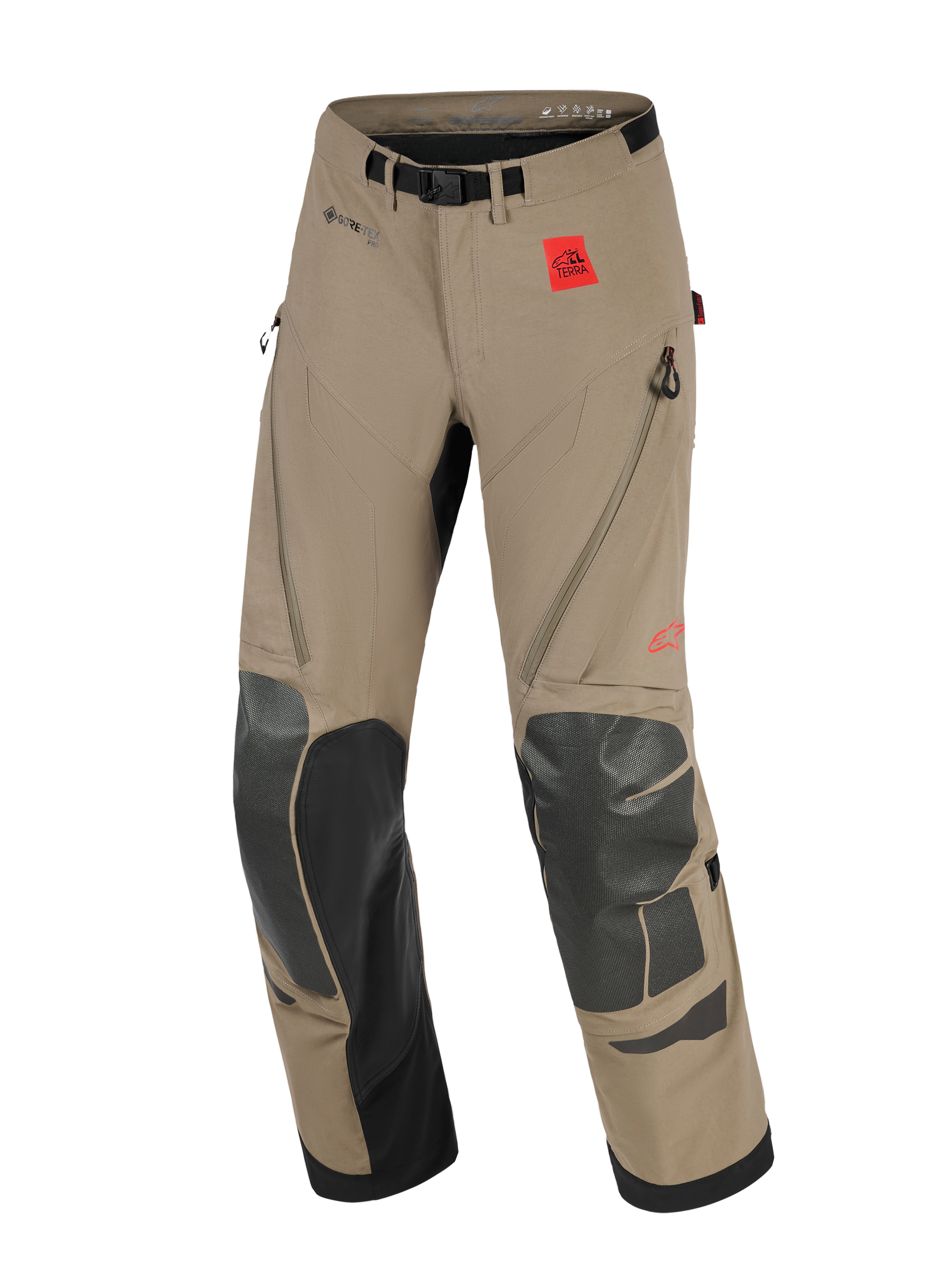 Alpinestars Nazca 3L GORE-TEX PRO Hose, Adventure-Motorradhose, Walnuss und Schwarz, mit einem roten All Terra Logo-Patch, GORE-TEX PRO Branding, schwarzen Superfabric-Verstärkungen an Knien und Schienbeinen, Belüftungsreißverschlüssen an den Oberschenkeln und einem integrierten Gürtel mit Magnetschnalle.