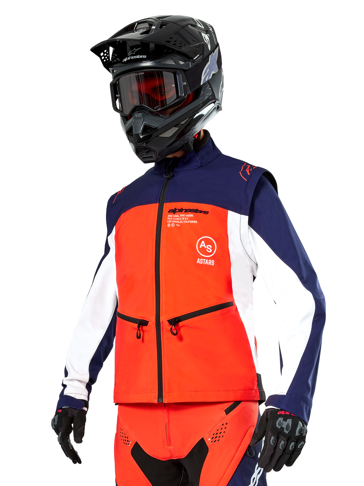 Alpinestars Lite-Dura Softshell-Jacke in Navy, Hot Orange und Weiß, Motocross-Ausrüstung, kombiniert mit schwarzem Helm und Goggles, Schutzhandschuhen und passender Rennhose