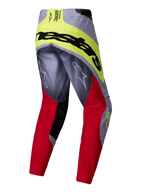 Alpinestars 2025 Techstar Melt Hose, Motocross-Hose, Hellrot und Grau mit neongelben Akzenten, Rückansicht mit großem schwarzem Alpinestars-Schriftzug am Gesäß und Astars-Logos auf den Beinen, strapazierfähiges Multi-Material-Design für den Offroad-Rennsport.