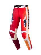Alpinestars 2026 Racer Portl Hose, Motocross-Hose, Rot und Hellgrau mit dunkelgrauen Logos, leuchtende orangefarbene Farbverläufe und weiße Streifen, großes Astar-Branding auf den Oberschenkeln, hellgraue Lederverstärkungen an den Knieinnenseiten, schwarze Taillenschnalle, strapazierfähige Ausrüstung für den Offroad-Rennsport