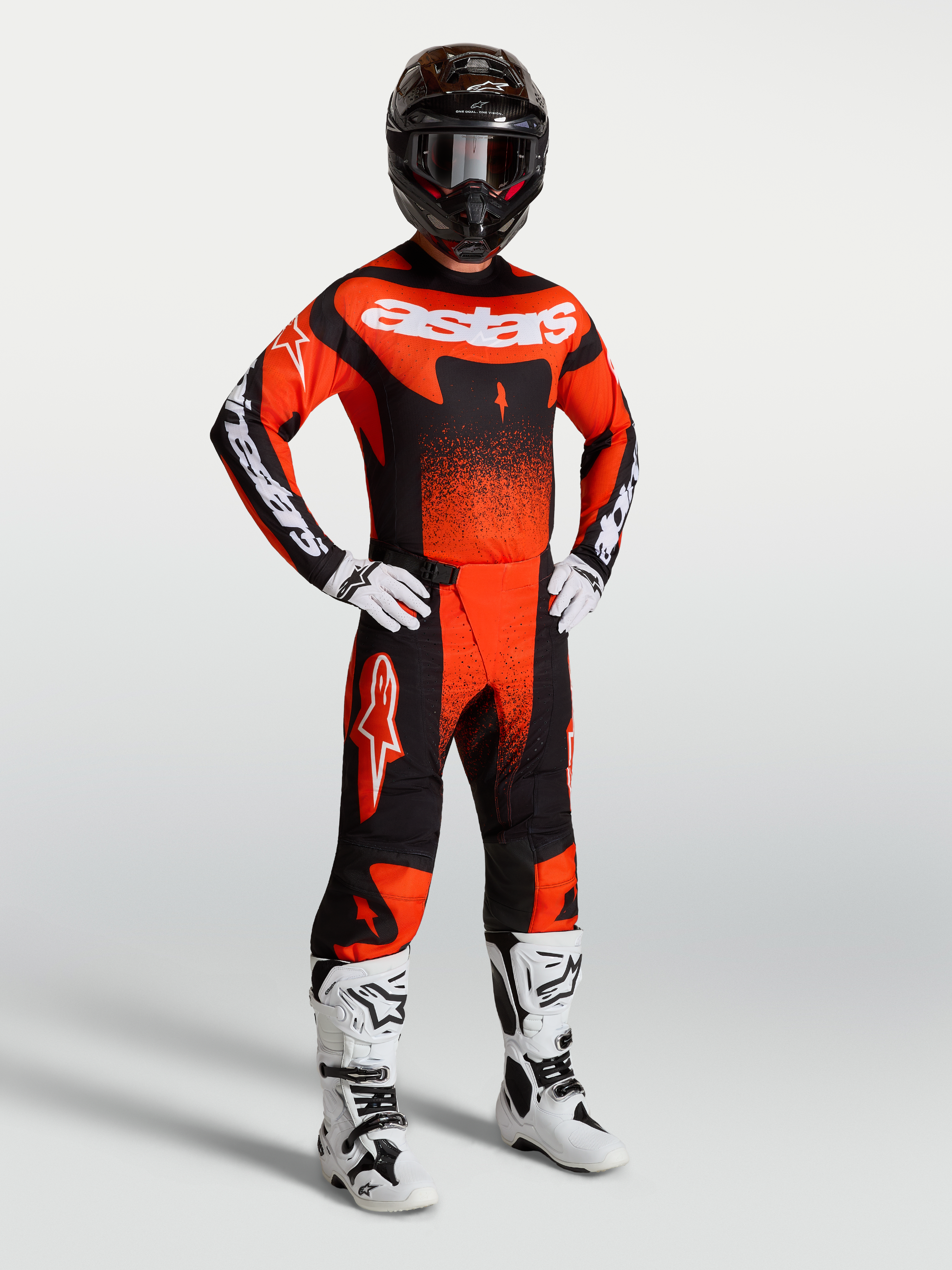 Alpinestars Techstar Swan Motocross-Set für Herren, Rennsport-Kombi in Rot, Schwarz und Weiß, bestehend aus Trikot und Hose.