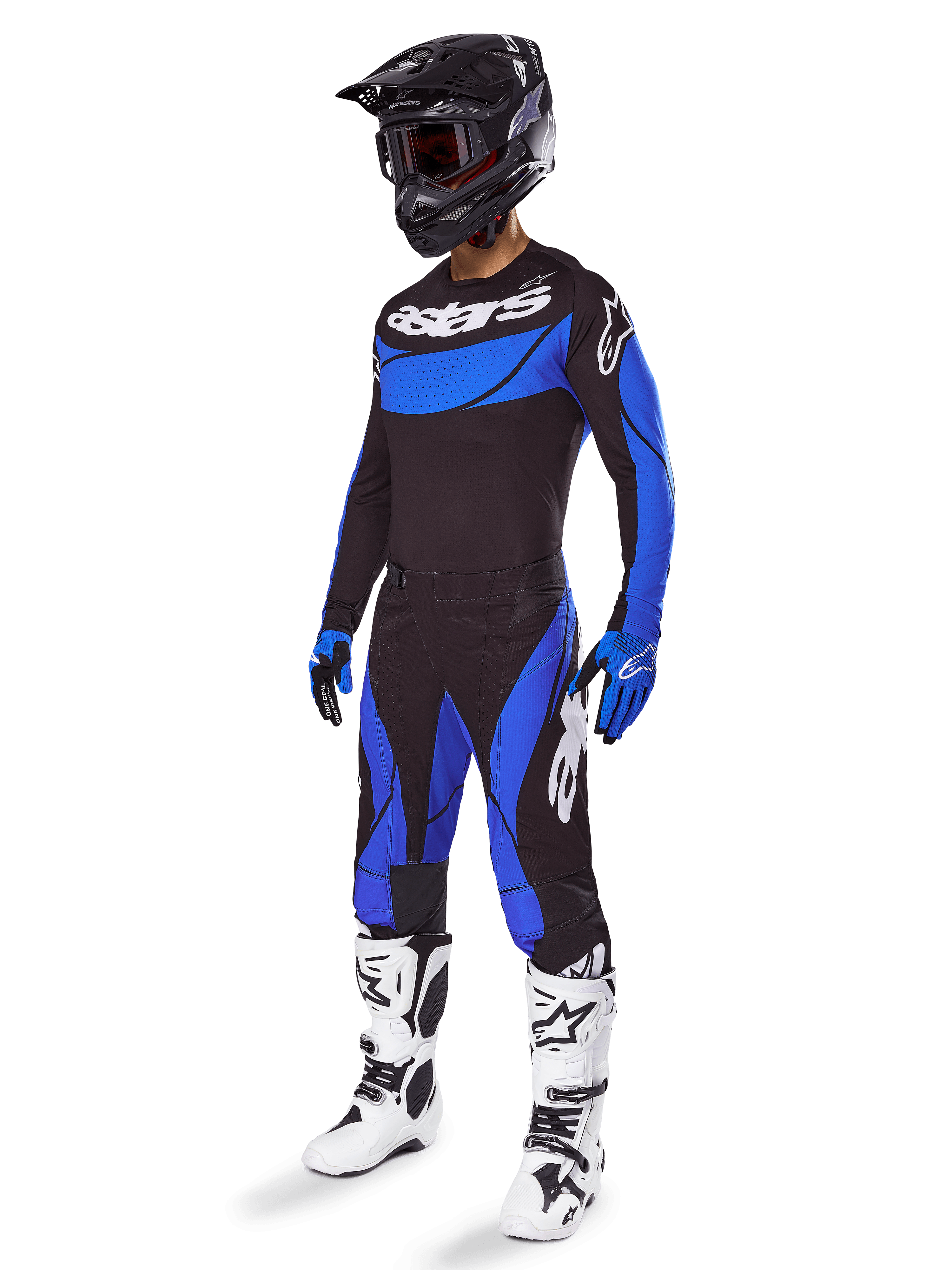 Alpinestars 2025 Techstar Dreem Gear Set, Motocross-Ausrüstung in Schwarz und Blau, inklusive Trikot und Hose mit weißem Branding, getragen mit schwarzem Helm, blau-schwarzen Handschuhen und weiß-schwarzen Stiefeln, komplettes koordiniertes Rennoutfit für Offroad-Performance.