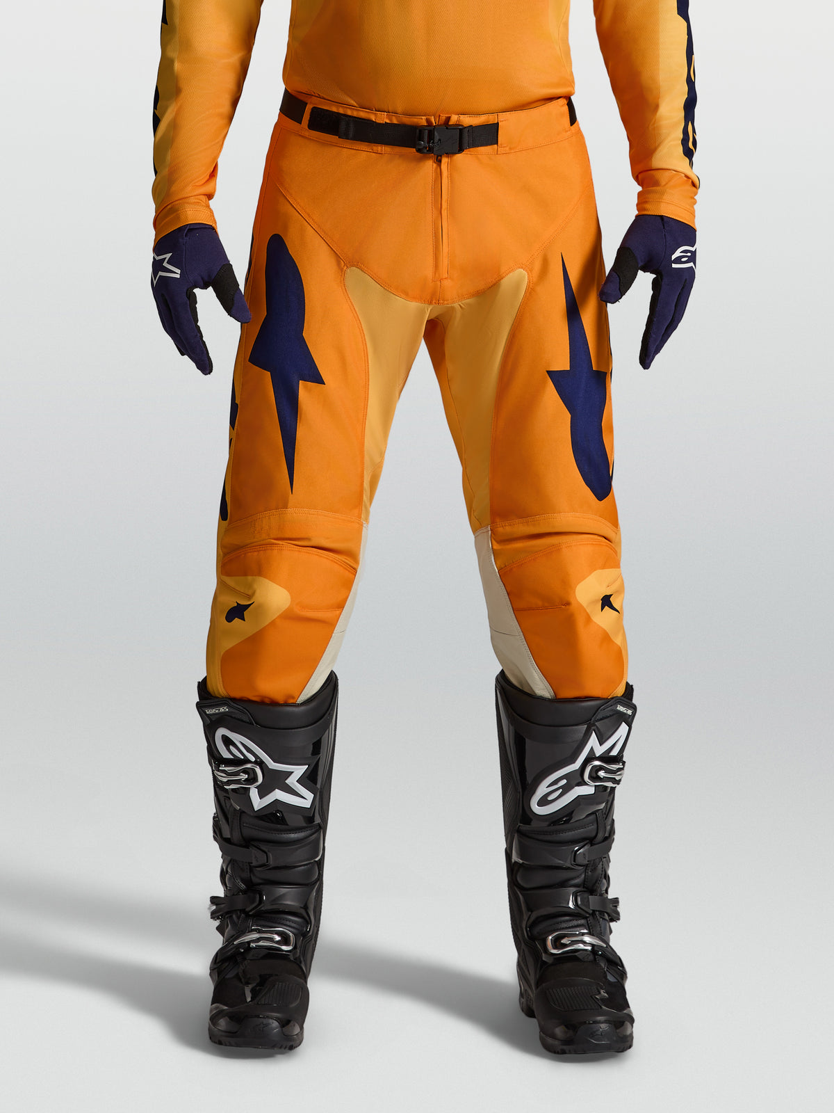 Alpinestars Racer Amber Motocross-Hose für Herren in Orange und Dunkelblau, robustes 600D-Polygewebe mit Rennpassform.