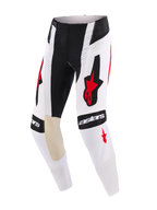 Alpinestars 2026 Techstar Knif Hose, Motocross-Hose, Weiß, Schwarz und Rot, mit markanten Alpinestars-Logos an Oberschenkeln und Knien, Innenknie-Paneelen aus beigefarbenem Ziegenleder, perforierten Details für optimale Belüftung und einem strapazierfähigen Renndesign für Offroad-Wettkämpfe.
