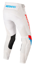 Alpinestars Techstar Quadro Hose, Motocross-Hose, Off-White, Blau, Neon, Hellrot, Rückansicht mit hellblauem 'ASTARS'-Logo am Bund, Mesh-Belüftungseinsätzen, schwarzem Lederbesatz an der Beininnenseite und auffälligem roten Branding an der Seite.