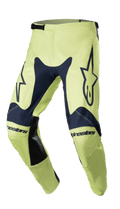 Alpinestars 2023 Racer Hoen Hose, Motocross-Hose, Night Navy und Fluorite Green, große Stern-Logos auf den Oberschenkeln, schwarze Leder-Einsätze an den Beininnenseiten, vorgeformte ergonomische Konstruktion, verstellbarer Ratschenverschluss an der Taille.
