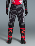 Limited Edition Techstar Beast Coast Hose, dunkelgraue Camouflage-Motocross-Hose mit weißen Alpinestars-Logos.