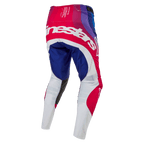 Alpinestars 2024 Techstar Pneuma Hose, Motocross-Hose, Blau, Mars-Rot und Weiß, Rückansicht mit großem weißem Alpinestars-Branding auf dem Gesäß, blaue und rote Paneele mit weißen Unterschenkeln, strapazierfähiges Design für Offroad-Wettbewerbe
