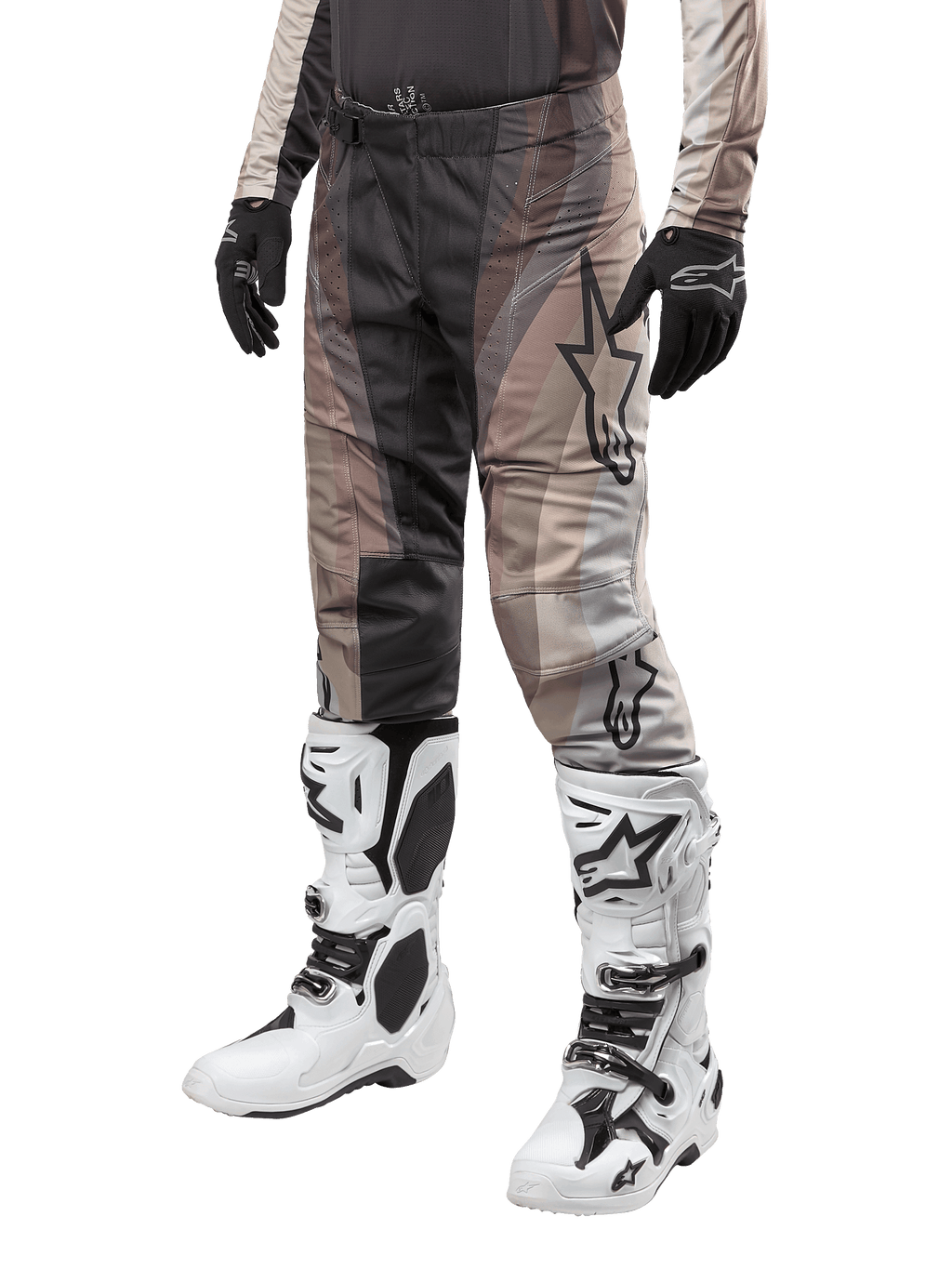 Alpinestars 2024 Techstar Pneuma Hose, Motocross-Hose, Dark Sand und Iron Dust Gray, getragen mit weiß-schwarzen Stiefeln und schwarzen Handschuhen, mit Wellenmuster und großem Stern-Logo, strapazierfähige Ausrüstung für Offroad-Rennen