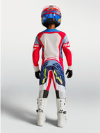 Alpinestars Jugend Supertech Dyna Hose 2027, Motocross-Ausrüstung für junge Fahrer, Rot und Blau, Rückansicht am Model