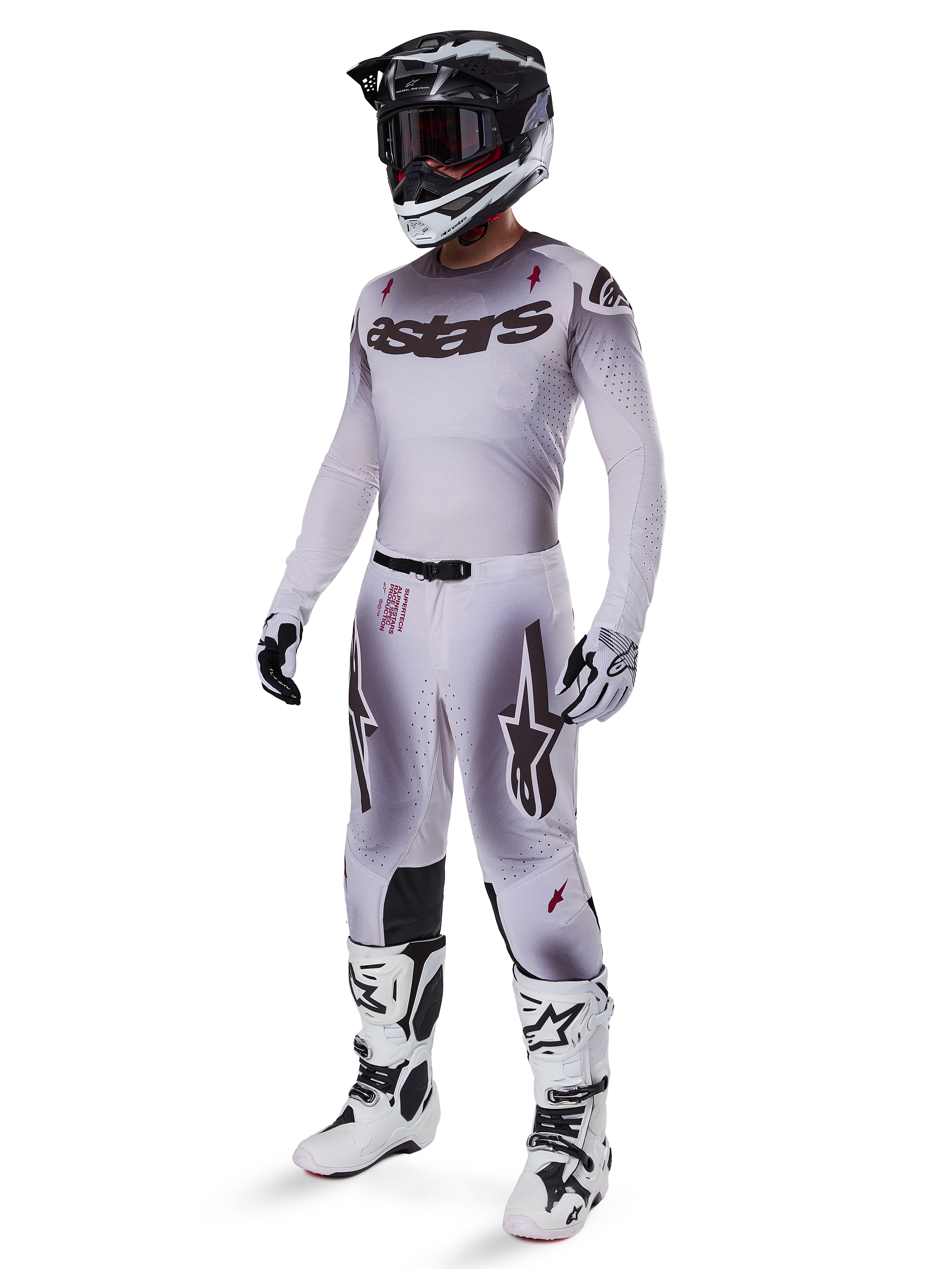 Alpinestars Supertech Maker Gear Set 2025, Motocross-Komplettausrüstung, weiß-grauer Farbverlauf mit schwarzem Branding und roten Akzenten, inklusive Helm mit Brille, Jersey, Hose, weißen Stiefeln und Handschuhen, schlankes, leistungsorientiertes Design für den Offroad-Rennsport