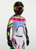 Alpinestars Supertech Dyna Trikot, Herren-Motocross-Jersey, Helllila und Grün, lasergeschnittenes Stretch-Mesh, am Model.