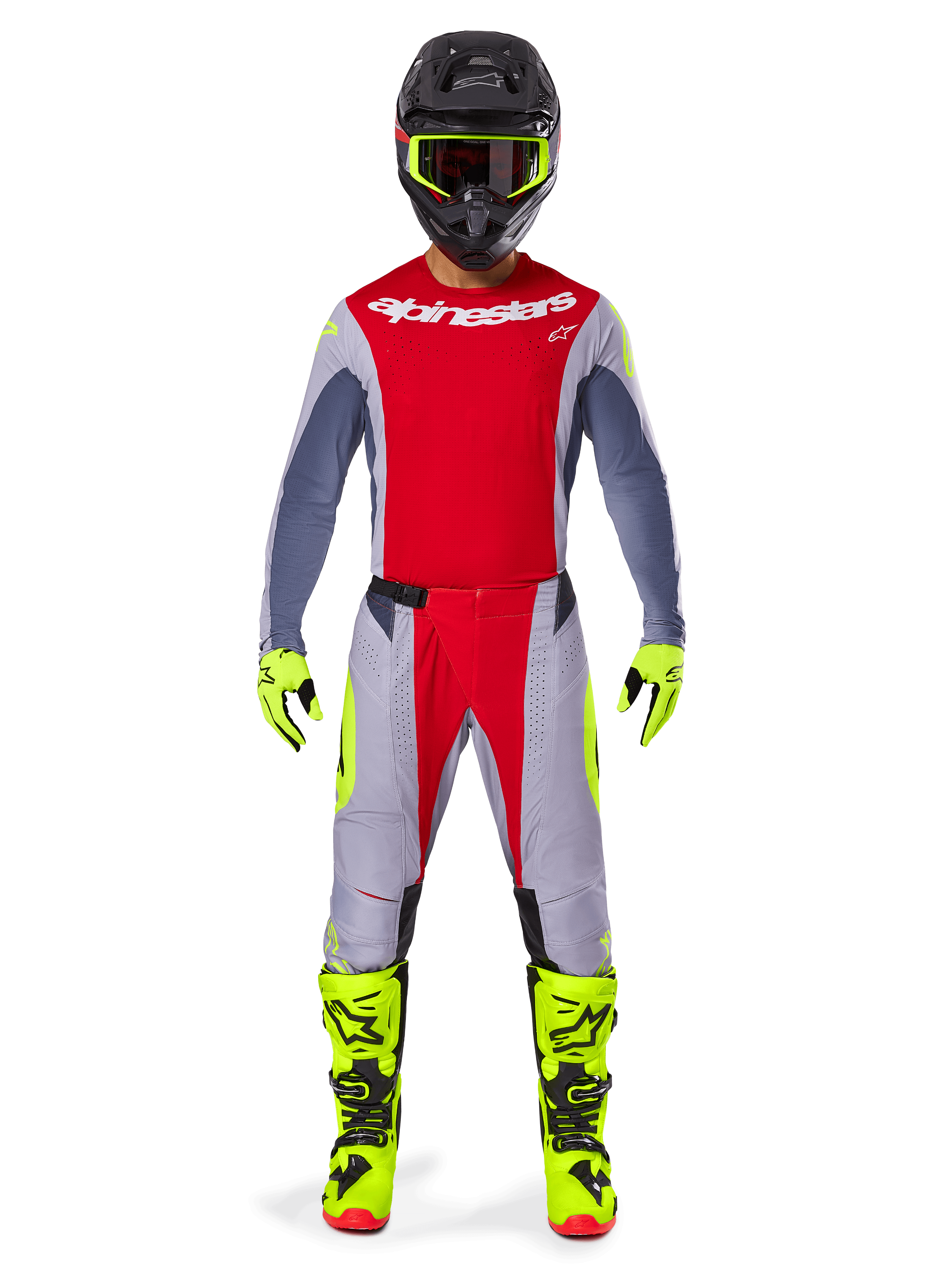 Motocross-Fahrer im Alpinestars 2025 Techstar Melt Gear Set, rotes Trikot mit grauen Ärmeln und weißem Logo, passende grau-rote Hose, fluorgelbe Brille, Handschuhe und Stiefel, komplette Motocross-Rennausrüstung für Offroad-Performance